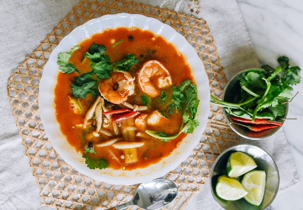 Học ngay 2 công thức Tom Yum chua cay đậm vị Thái Lan
