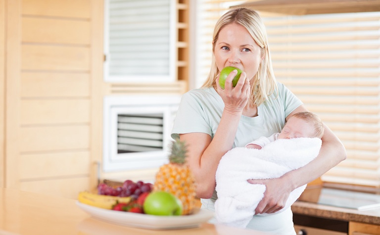 Bà bầu ăn gì sau sinh để nhanh hồi phục sức khỏe và lợi sữa?