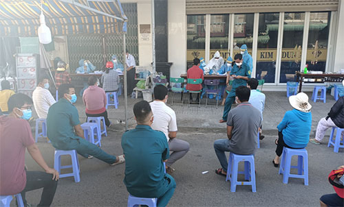 Bình Thuận: Yêu cầu kỷ luật Chủ tịch phường vì lượng người đi  xét nghiệm Covid-19 quá thấp