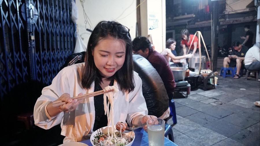 Các quán ăn vặt đêm ở Hà Nội nổi tiếng trứ danh không thể bỏ qua