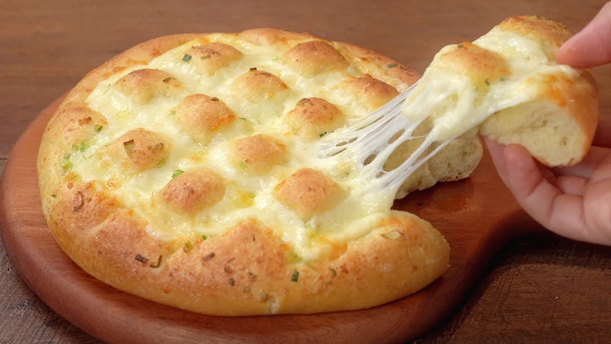 Cách làm bánh mì bơ tỏi phô mai bằng nồi chiên không dầu đơn giản