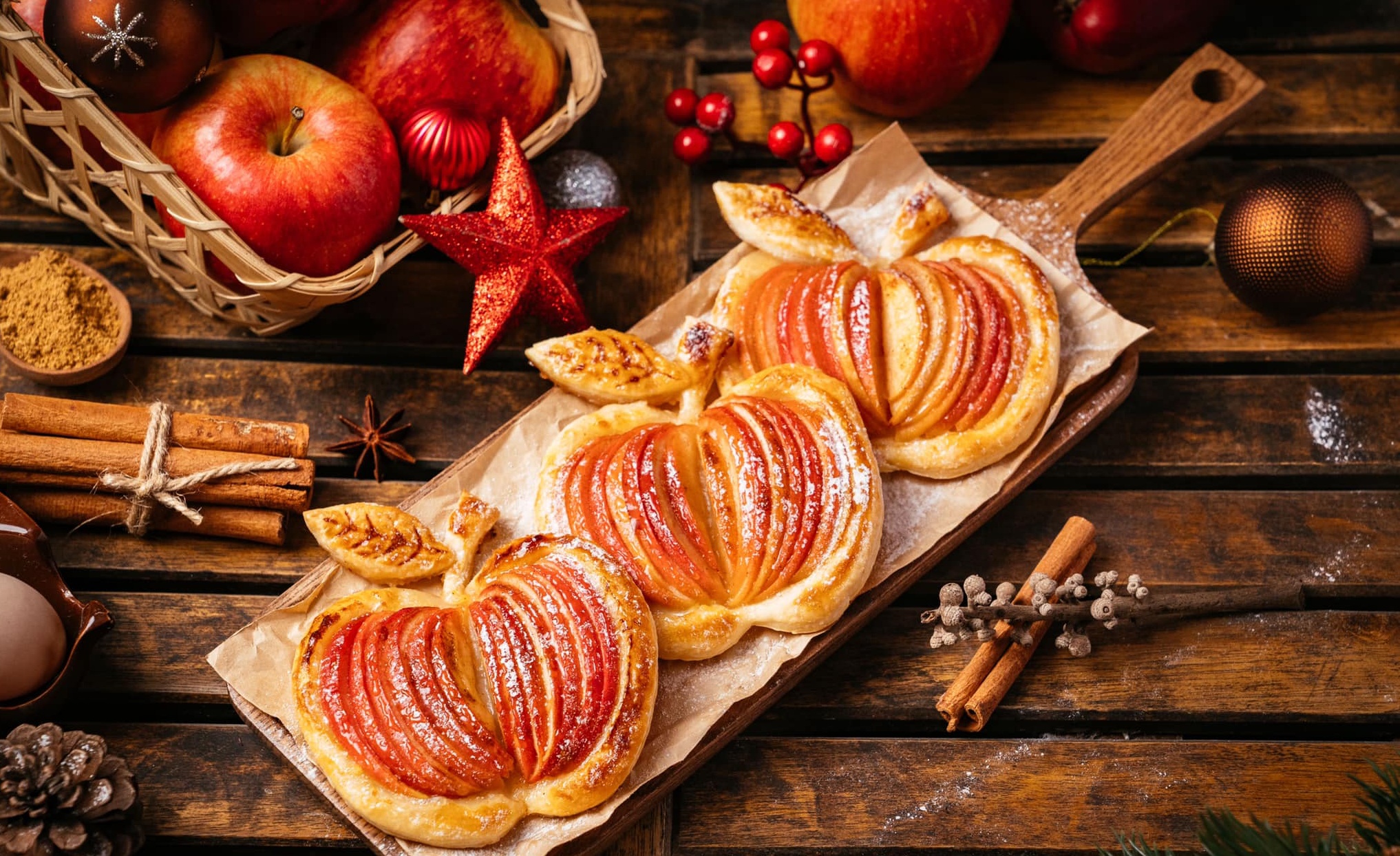 Cách làm bánh táo nướng thơm ngon mừng lễ Giáng sinh 