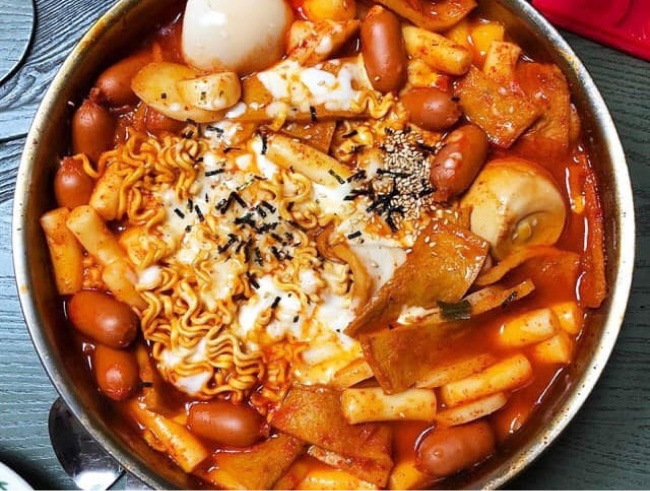 Hướng dẫn cách làm lẩu tokbokki phô mai chuẩn vị Hàn Quốc