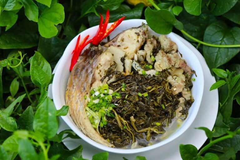 Cách nấu món canh rau sắn với cá đặc sản miền trung du Phú Thọ