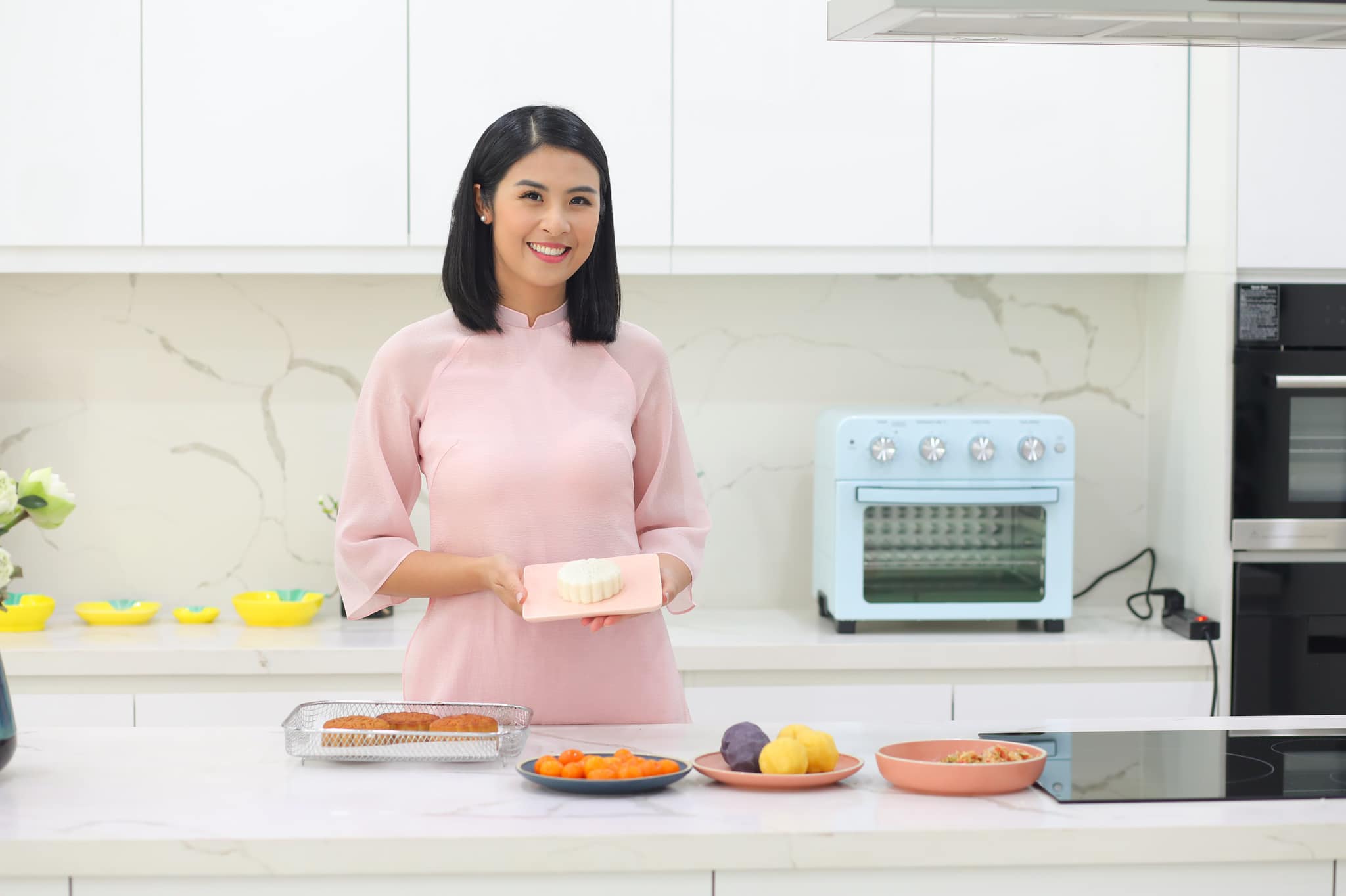 Hoa hậu Ngọc Hân gợi ý cách làm bánh Trung thu siêu ngon và đơn giản, ai cũng có thể làm được