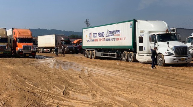 Hơn 2.000 xe nông sản lại ùn ứ tại cửa khẩu Lạng Sơn 