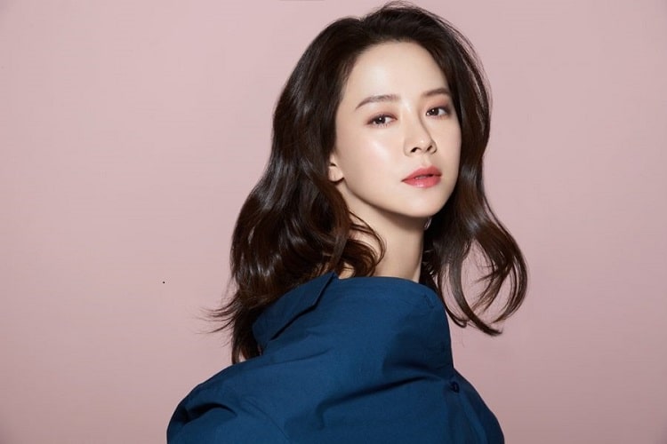 Làm đẹp cuối tuần: Rảnh rỗi ngày dịch, học ngay cách 'mĩ nhân' không tuổi Song Ji Hyo chăm sóc da giúp 39 tuổi trông trẻ như gái 20