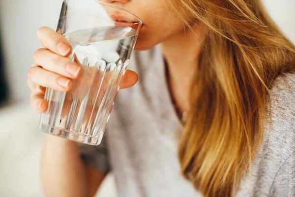 Mẹo hay mùa dịch: Không cần ra hiệu thuốc vẫn có thể pha nước muối sinh lý đúng tiêu chuẩn để súc miệng