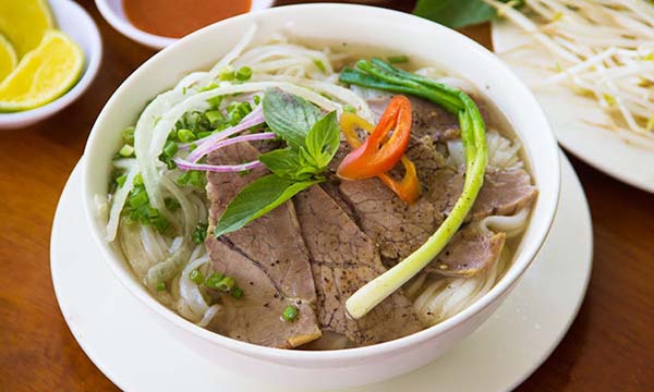 Phở bò Việt Nam lọt Top 17 món ăn ngon nhất thế giới phải ăn 1 lần trong đời