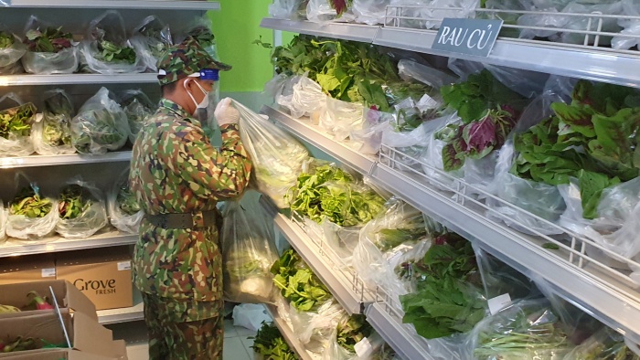 TPHCM: Gần 100.000 hộ dân đăng ký 'đi chợ hộ', nhiều siêu thị bắt đầu giảm giá 