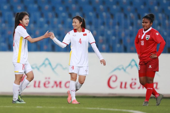 Tuyển nữ Việt Nam đè bẹp Maldives với 16-0 nhưng HLV Mai Đức Chung vẫn không hài lòng