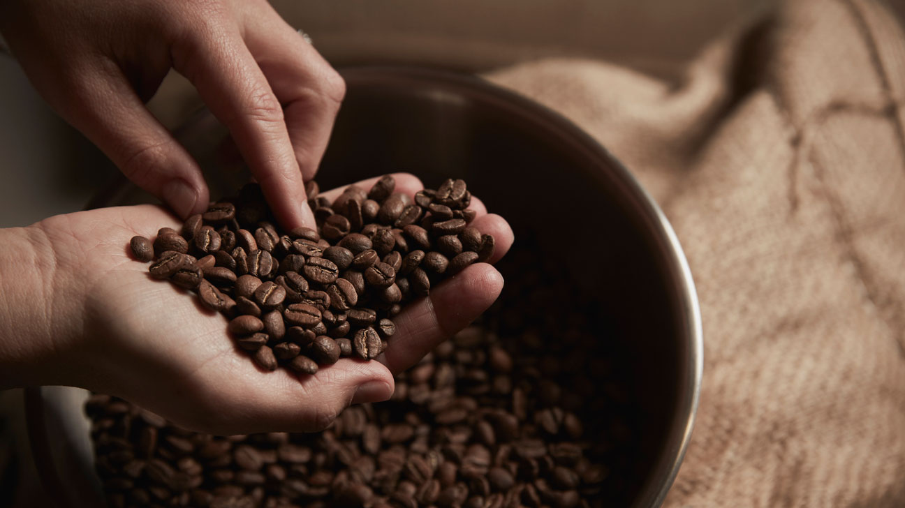 Giá cà phê thế giới hôm nay 15/9 ghi nhận sự phục hồi chậm của robusta