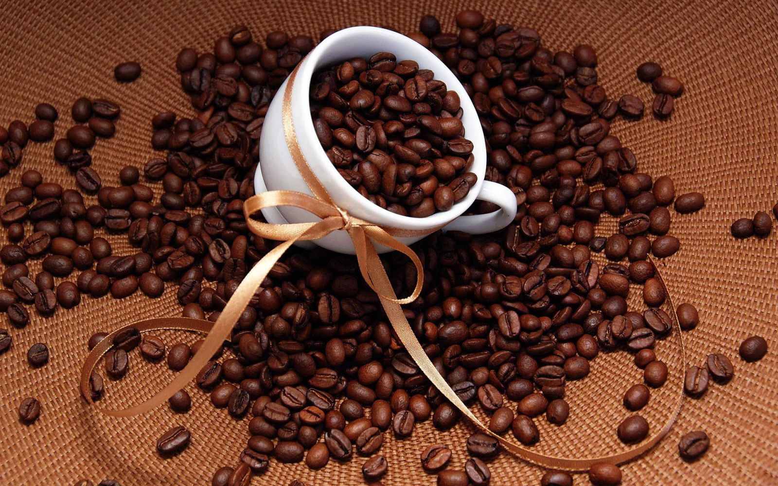 Giá cà phê arabica hôm nay 21/9 tiếp tục lao dốc mạnh