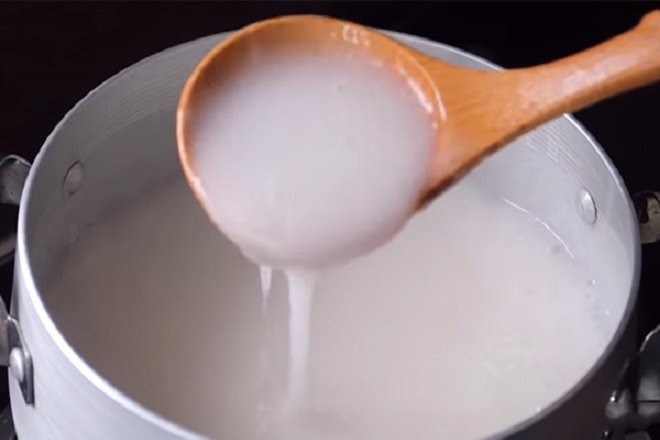 Nấu nước cốt dừa với bột năng