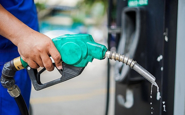 Giá xăng dầu hôm nay 11/10: Tiếp đà tăng, giá xăng dầu trong nước dự báo tăng mạnh