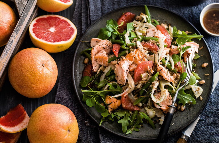 Salad gà sốt cam là món giàu vitamin C giúp thúc đẩy quá trình trao đổi chất.