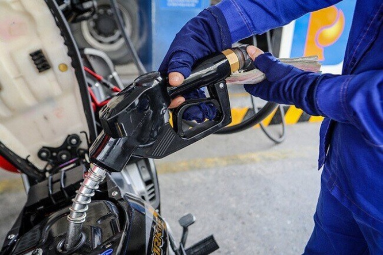 Giá xăng dầu trong nước tăng trở lại vượt 20.000 đồng/lít