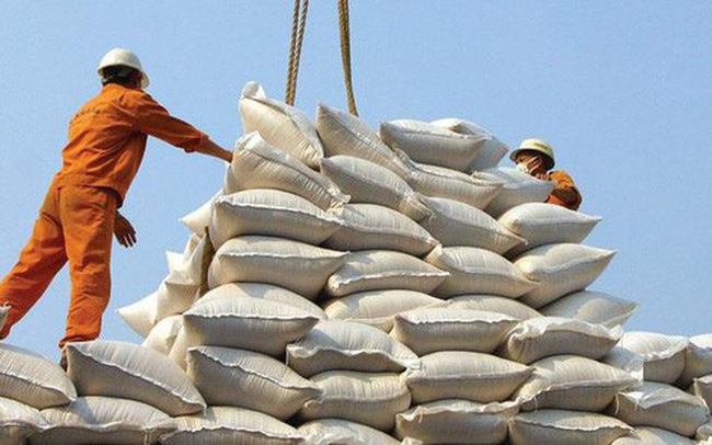 Giá gạo xuất khẩu của Việt Nam tăng mạnh, vượt gạo Thái Lan 