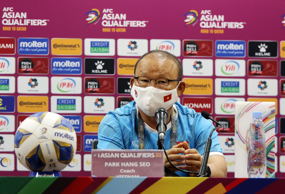 Thầy Park nhận hết lỗi lầm, cầu thủ Việt bật khóc sau trận thua 2-3 trước Trung Quốc